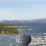 Studio Climatise En Bord De Mer Avec Parking A Hyeres - Fr-1-335-204