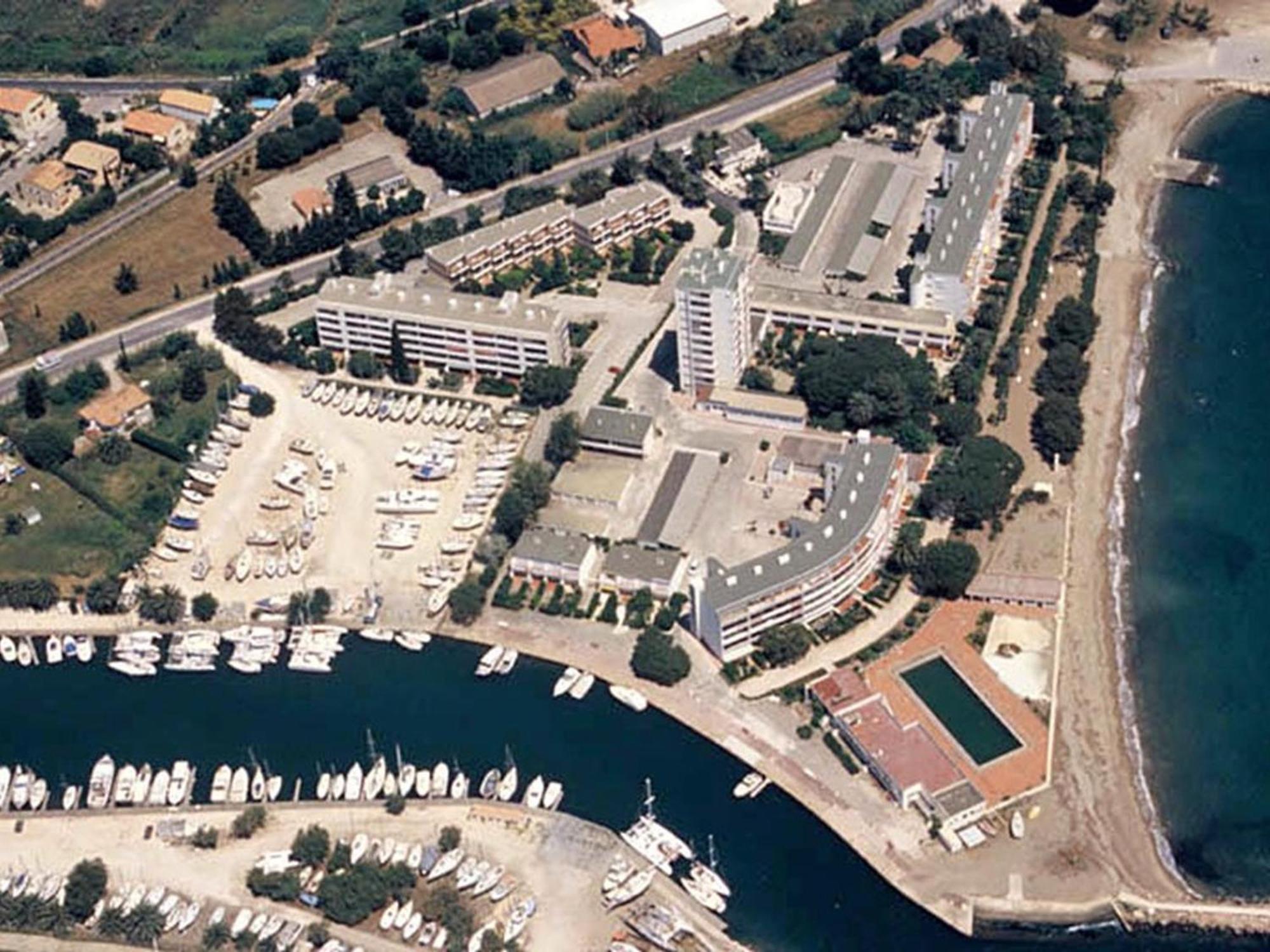 Climatise En Bord De Avec Parking A - Fr-1-335-204 Appartement *
