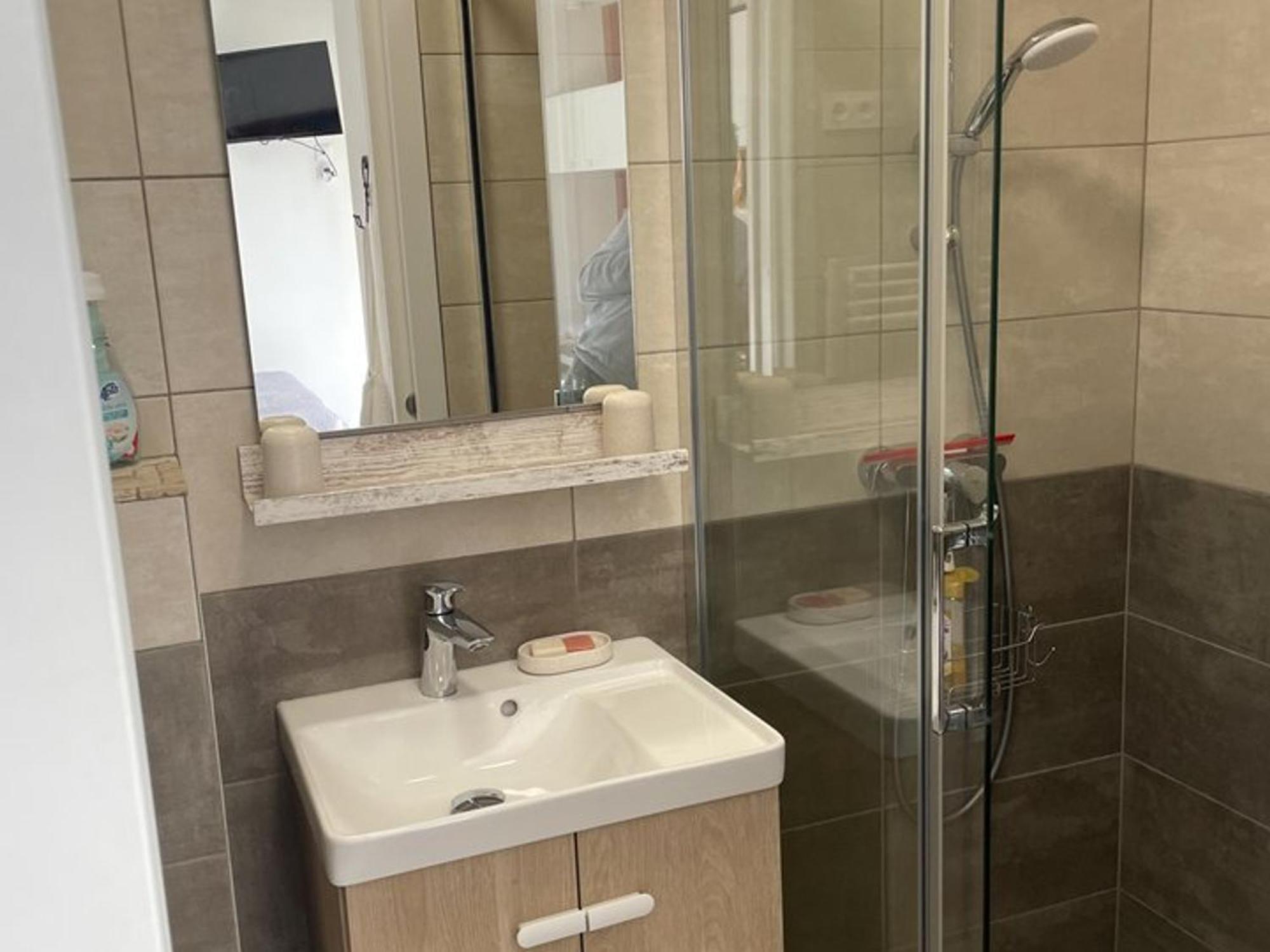 Appartement Climatise En Bord De Avec Parking A - Fr-1-335-204 *