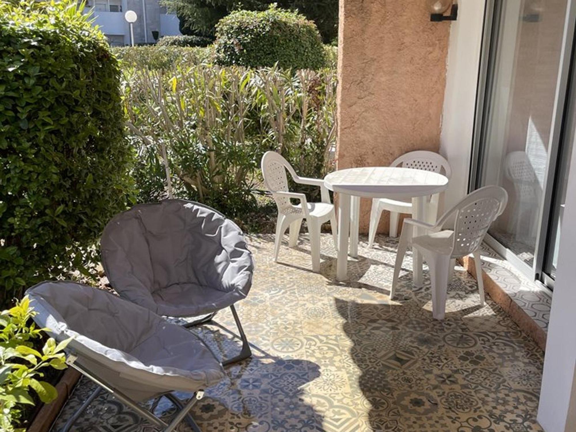 Climatise En Bord De Avec Parking A - Fr-1-335-204 *